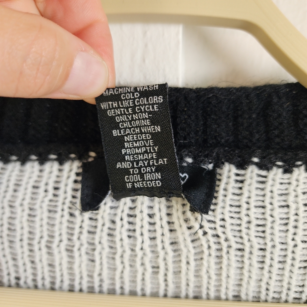 Just Polly New York Daisy Cardigan Black Crop Sweater Size Medium - Picture 3 of 9